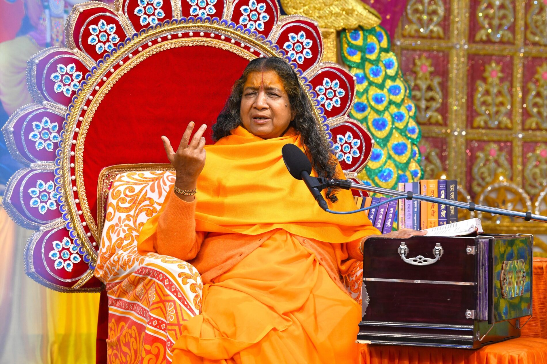 Pravachan (Discourse) by Yogeshwari Didi at Golok Dham