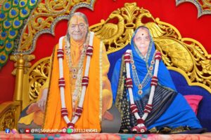Jagadguru Shri Kripalu ji Maharaj with Amma
